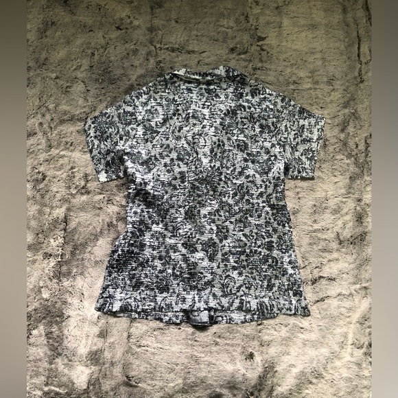 Casual Corner Buttonup - Picture 2 of 10